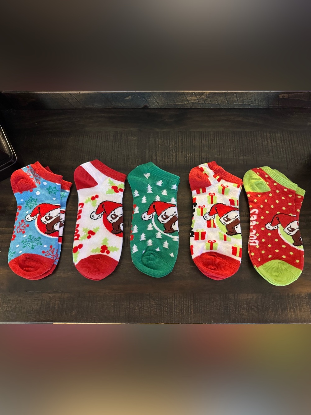 Buc-ee’s Holiday Novelty Men's Ankle Socks - Green Christmas Design